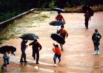 1184_partita-pallone-sotto-pioggia